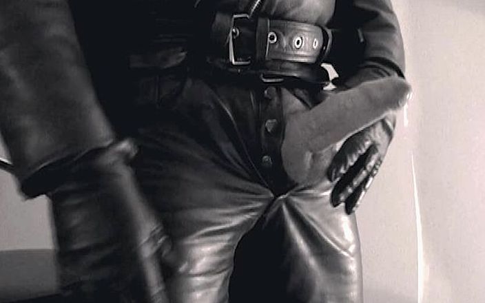 GERMANE_XL: Leather Master 06