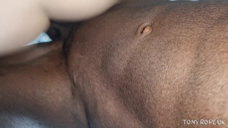 Tony Rope: Mengongkek MILF British Iv Mackenzie Page