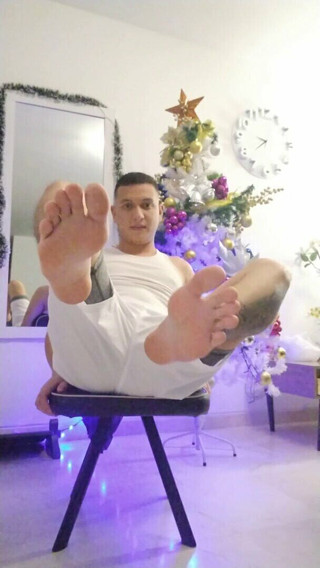 Tomas Styl: beautiful male feet to suck all day