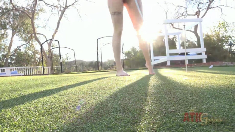 ATKIngdom Fans: Outdoor pussy pleasure