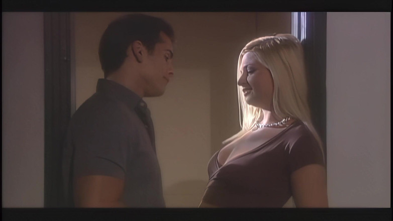 Perv Milfs n Teens: Bobbi Eden跪在教室地板上，吮吸她的老师变态熟女和少女