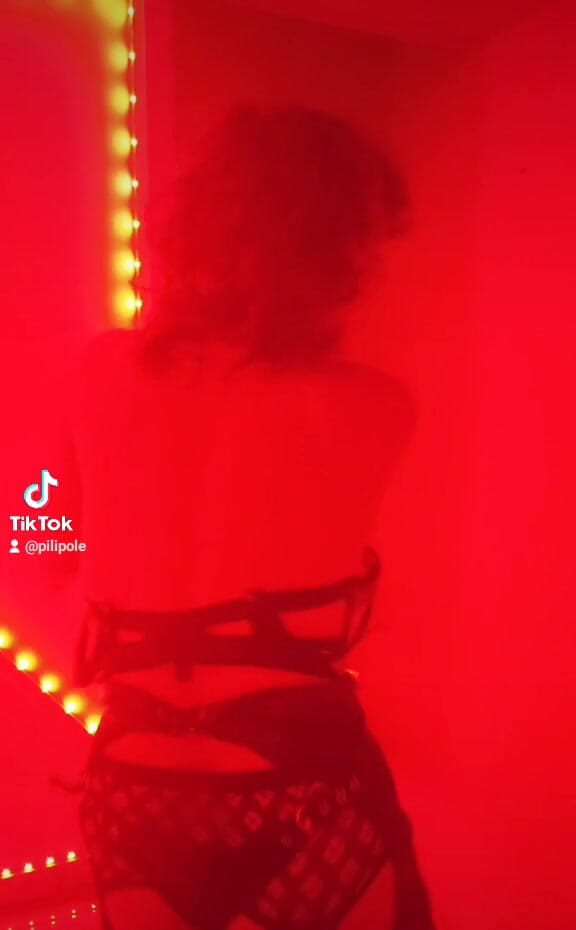 Sensualpolestar: 빨간 불빛을 입은 춤