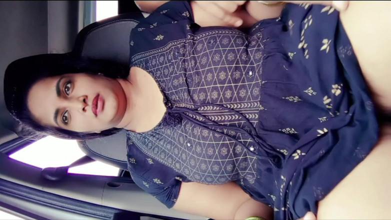 Your Arya: 공공 장소에서 따먹히는 인도 거유 여친