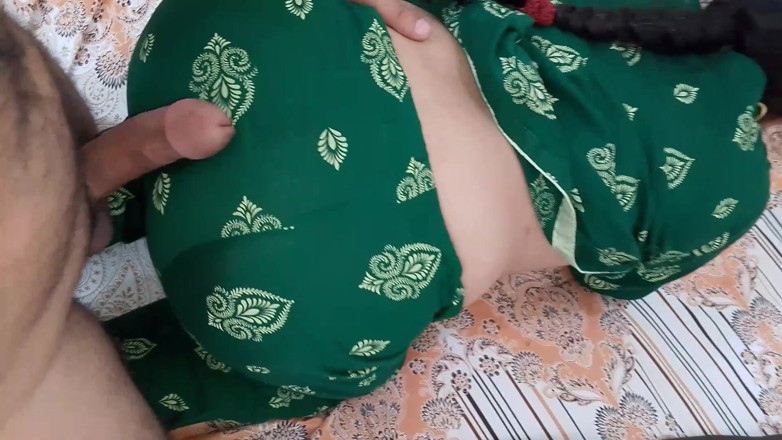 QueenbeautyQB: Hintli üvey anne üvey oğluna ani bir sürpriz yapıyor