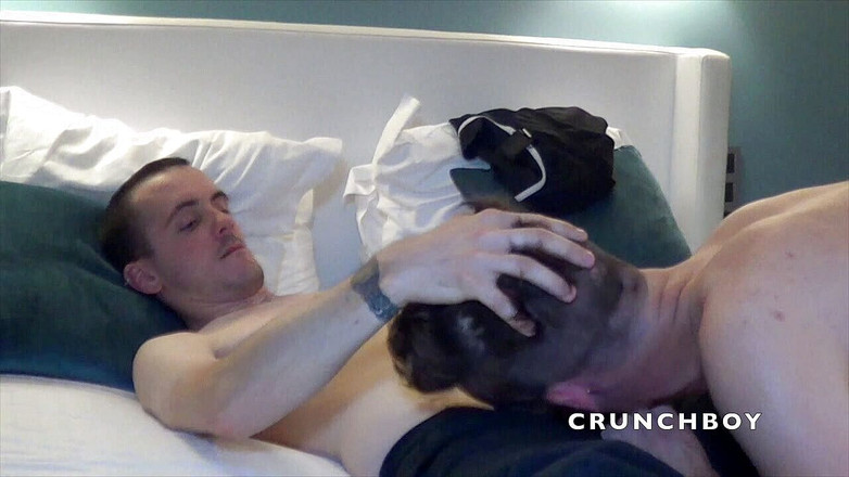 BAREBACK AND CREAMPIE CLUB: Zachari tiago tarafından prezervatifsiz sikiliyor