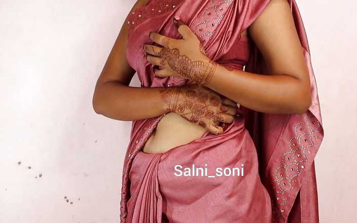 Saloni: Cô gái Ấn Độ vui vẻ với bạn của cô ấy