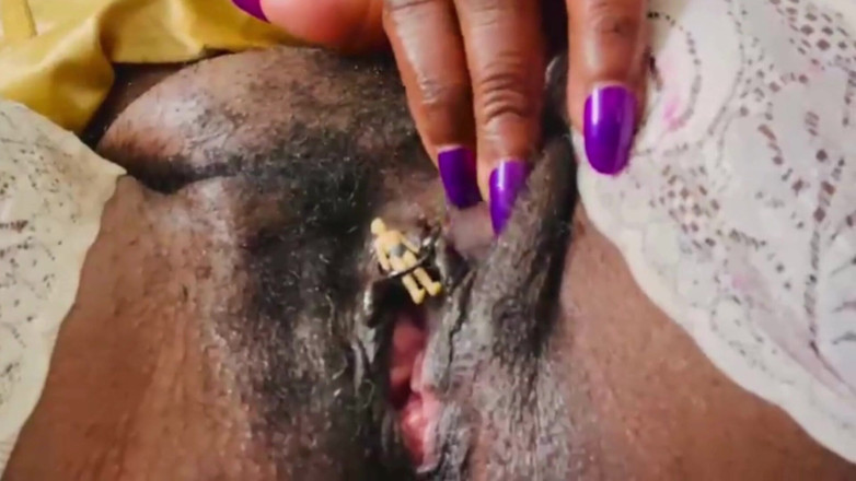 Maeling: Trapped in Giant Pussy Ring - Ebony Giantess