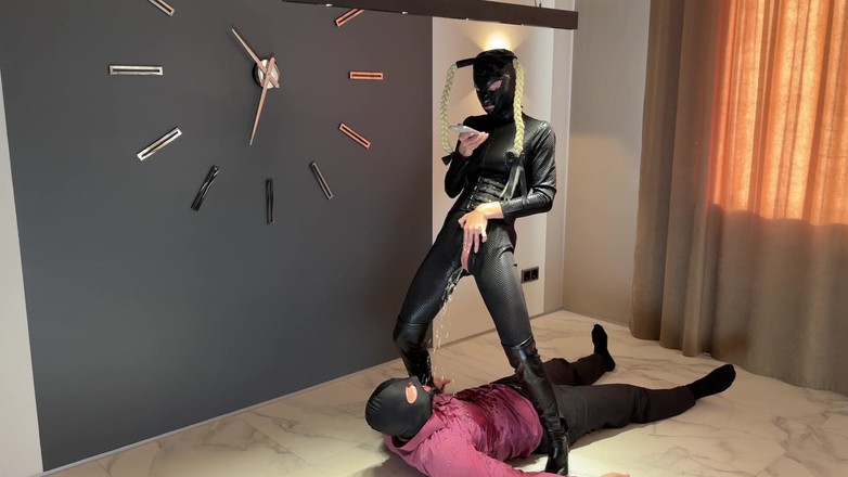 Mistress Mary: Kamu pasti sama jus kuningku