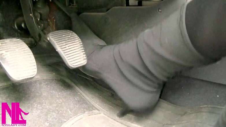 Nyllady: Revving em botas pretas de pano