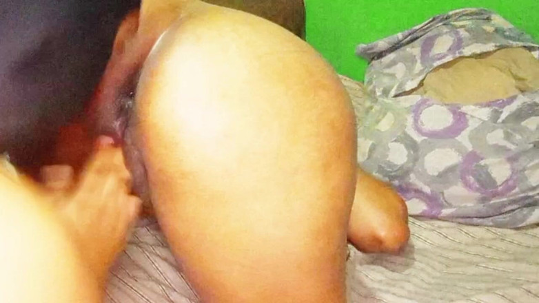 BigassMILF40: La mia vicina dal culo grosso ama farsi leccare il...