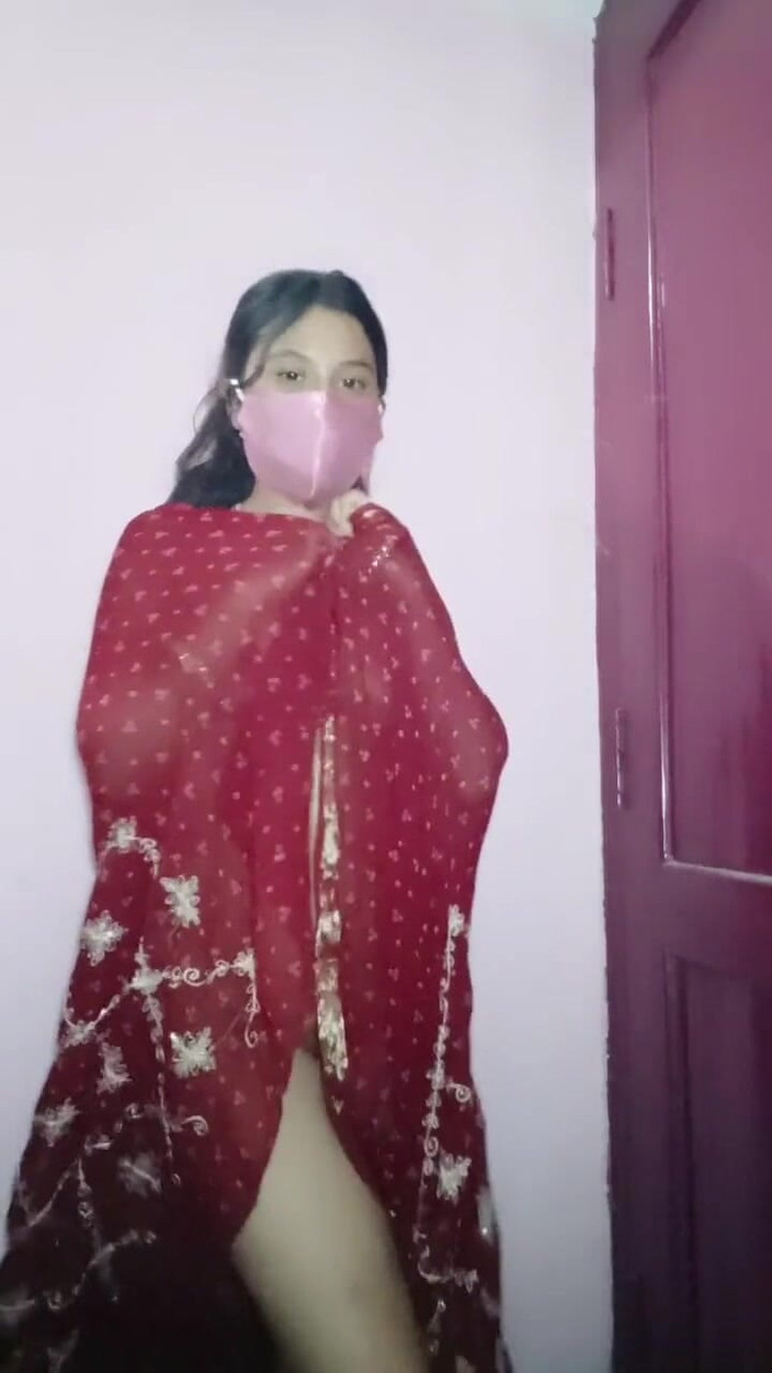 Lustynikita: Sensual indiana Dulhan em solo dedilhado na buceta