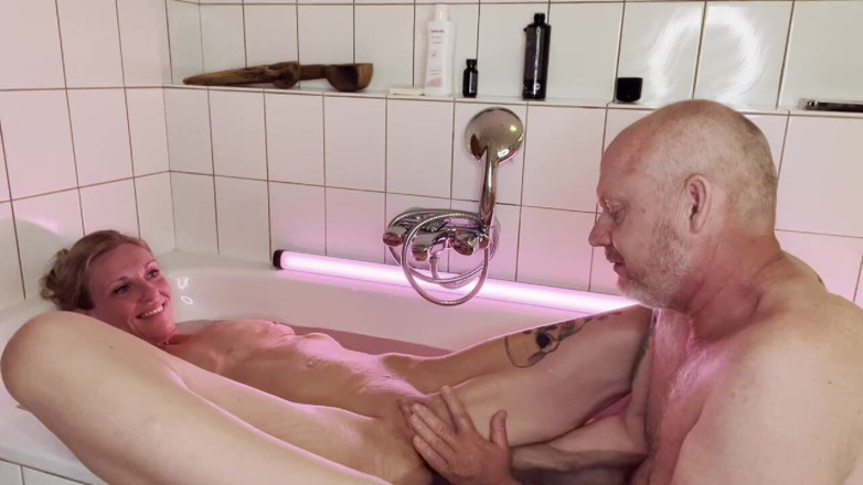 Mianins: Trio Fistfucking with Blonde MILF, Hot Latina and Old Guy