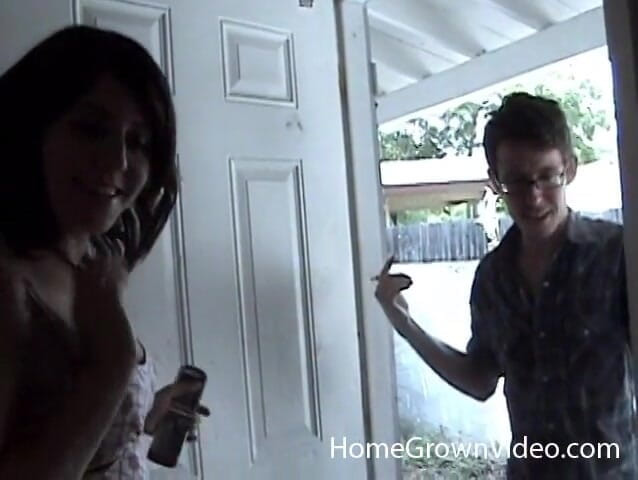 Homegrown GFs: Chris에게 따먹히는 털이 무성한 보지를 따먹는 Jezebel