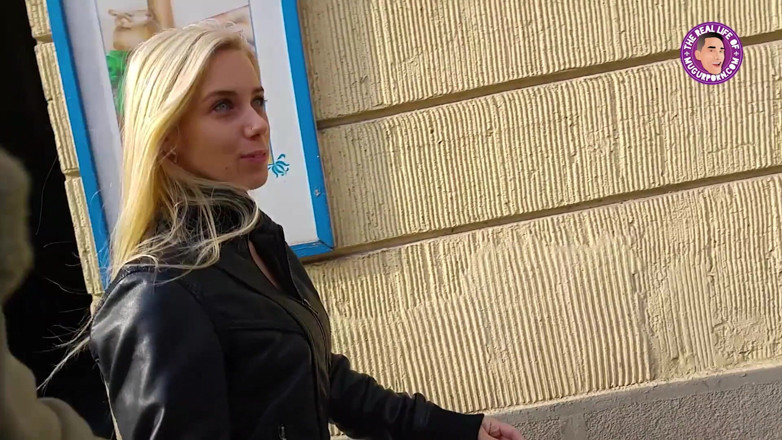 Mugur's World: Adorabila blondă Nesty agățată de MugurPorn