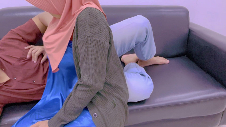 Nadalyne: Het huis van een buurman is uitgenodigd op een feestje