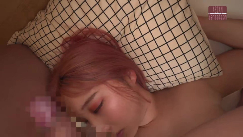 Juicy Bounce JAV Club: Min väns andelshus är fullt av bralösa bystiga skönheter - de ger...