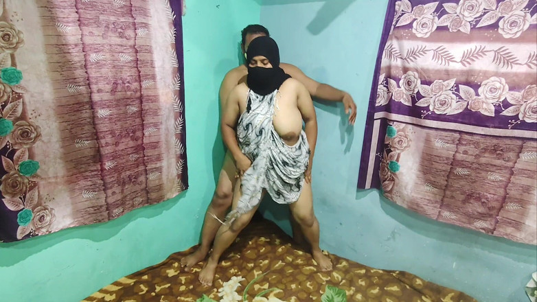 Gulaab: Sexy Muslim Bich Dancing