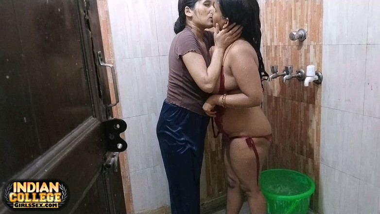 Indian Lesbians: Indyjski przyjaciel lesbijek pomaga mi zapomnieć o moim chłopaku ssaniu...