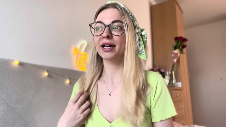 Goddess_Bella_Rae: Waterpark Ball Busting Story