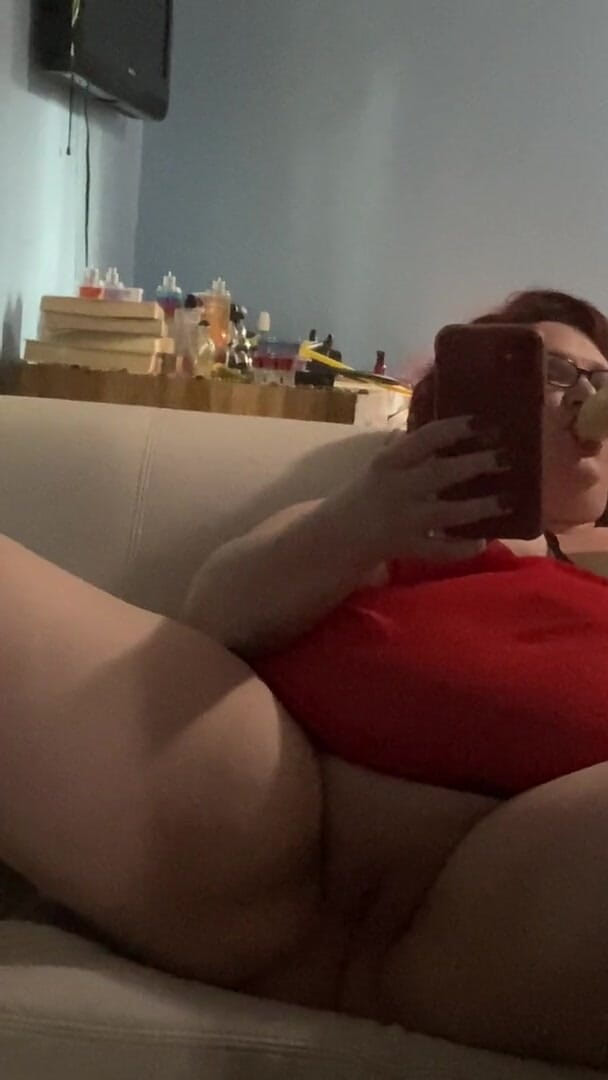Rose Westt Studios: BBW sucks and fucks dildo in mirror