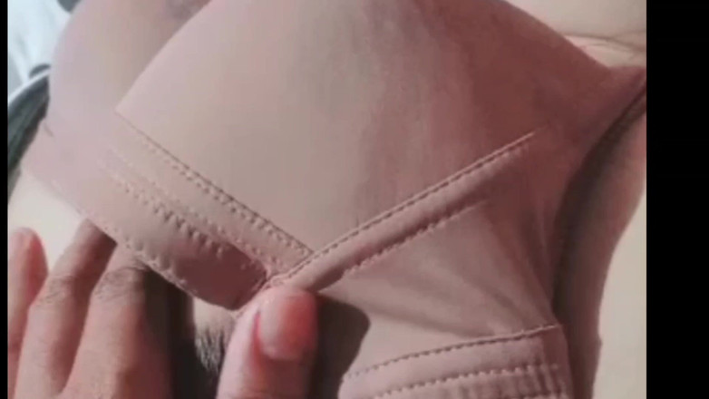 Mekibasah69: Perturbar a tu esposa descansando