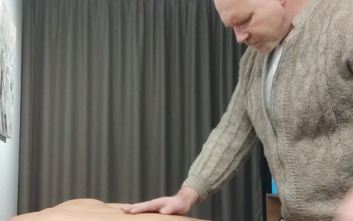 Dexterxxlfun: Dexter z ładnym sweterem. Oczywiście gej anal raw jebanie oklep