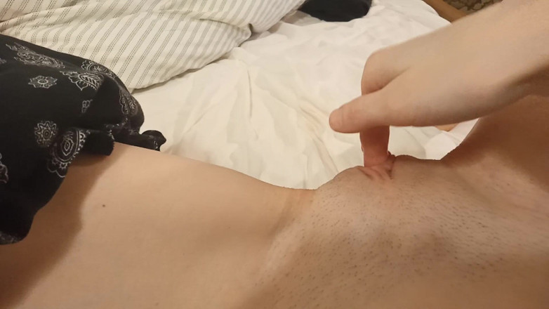 Christy G: Datang begitu keras dari dildo dalam pepek basah yang tidak...