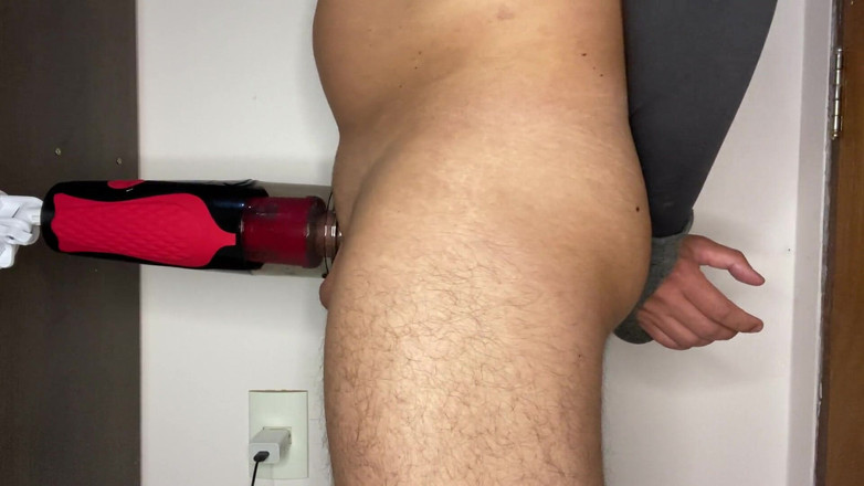 Greedy truck: Il sex toy mi fa super eccitare succhiandomi il cazzo