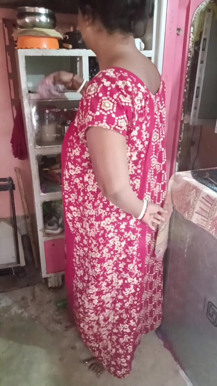 Pakhi0705: Devoirs quotidiens dans la cuisine, SFW