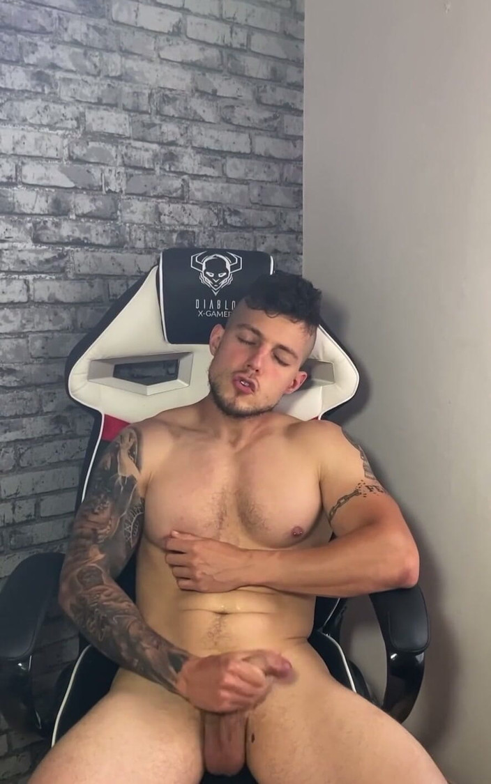 BoyGym: ***taste My Big Cock Pls***