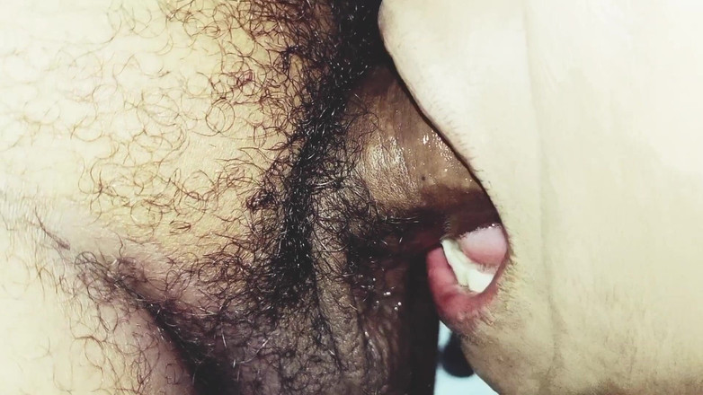 anal_queen_amateur: La piccola MILF aveva promesso il miglior pompino di sempre,...