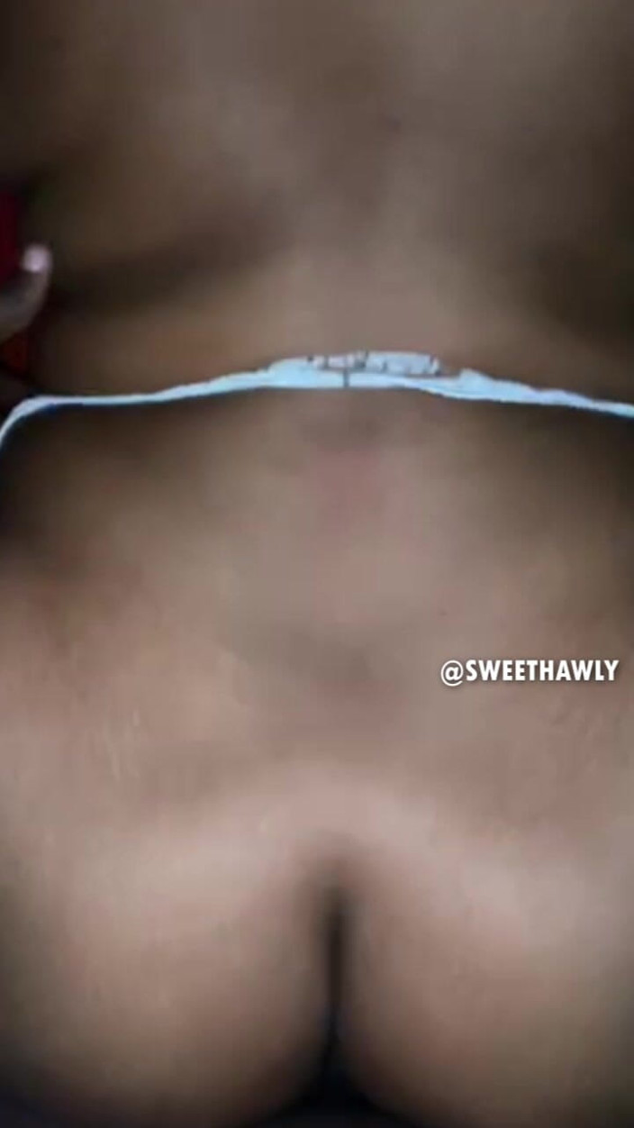 Sweethawly: Enquanto eu estava fodendo seu anal, ela estava usando o...