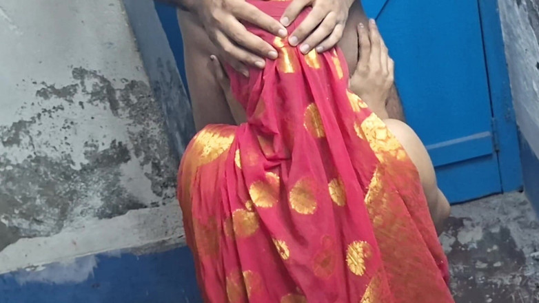 Busty Banuu: Pemilik bilik bercinta dengan isterinya dan mengongkek video seksnya