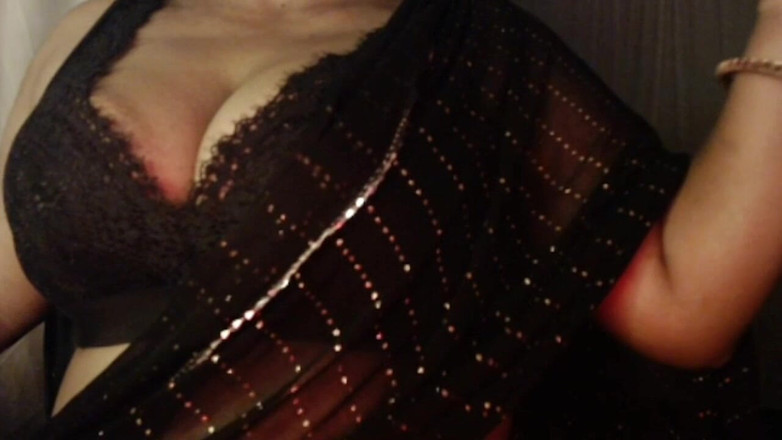 HotGirl21: 性感的印地语肮脏谈话胸部秀。