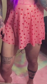 Gadis trans pamer di cermin sama kontol besarnya