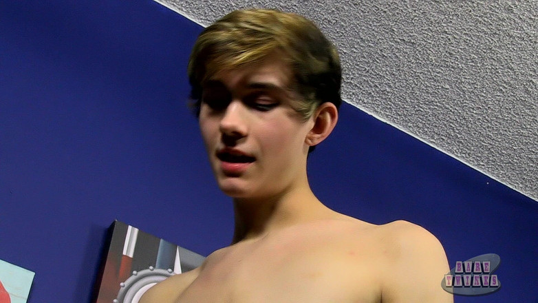 Bare Twinks: Двойные камшоты на лицо для твинки без презерватива