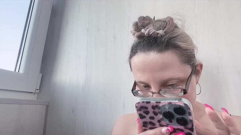 FinDom Goaldigger: 今夜あなたは着ます - 弱虫は男性のように小便をしないからです