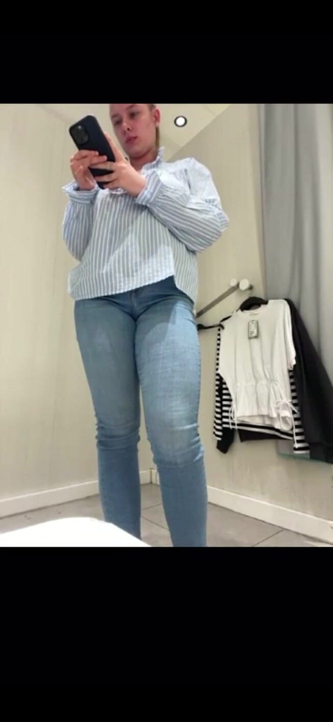 JuiceLussie: Hard Fucking in Fitting Room