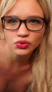 Um casting da agência de modelos terminou em sexo anal.
