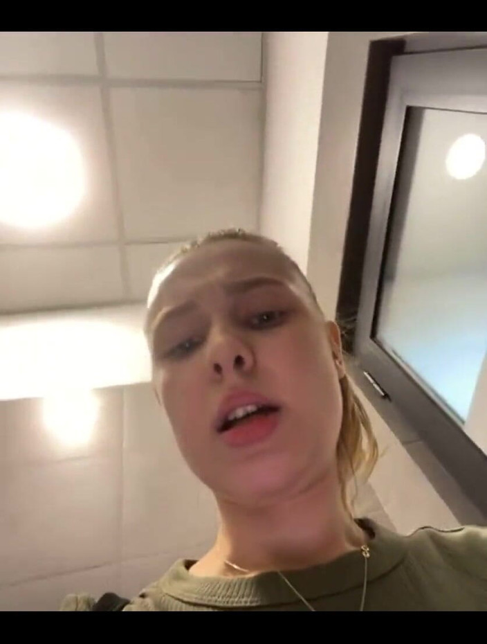 JuiceLussie: Phun nước và thủ dâm trong phòng tập thể dục