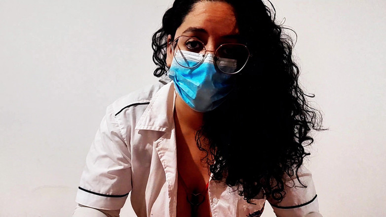 Babyluna939: 欲望を抑えきれず、患者のペニスをしゃぶる パート1