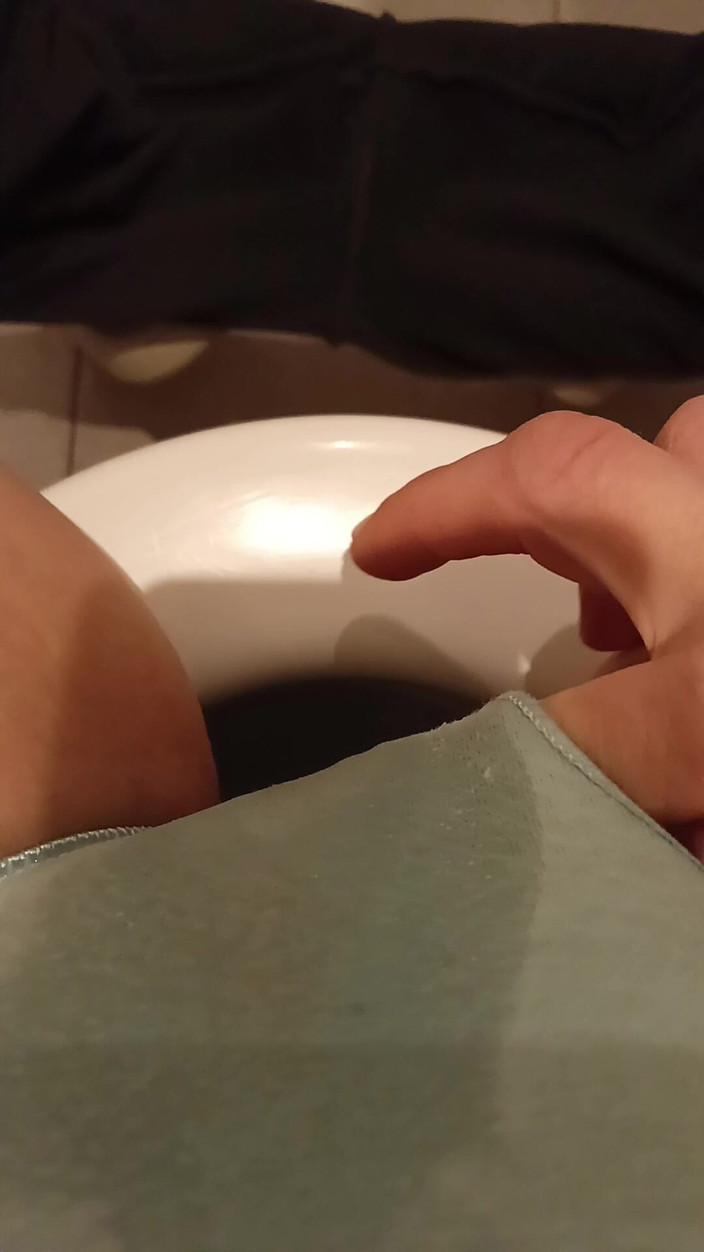 Dirty Milf: Tření mé mokré nadržené perverzní kundičky přes moje kalhotky, zatímco...