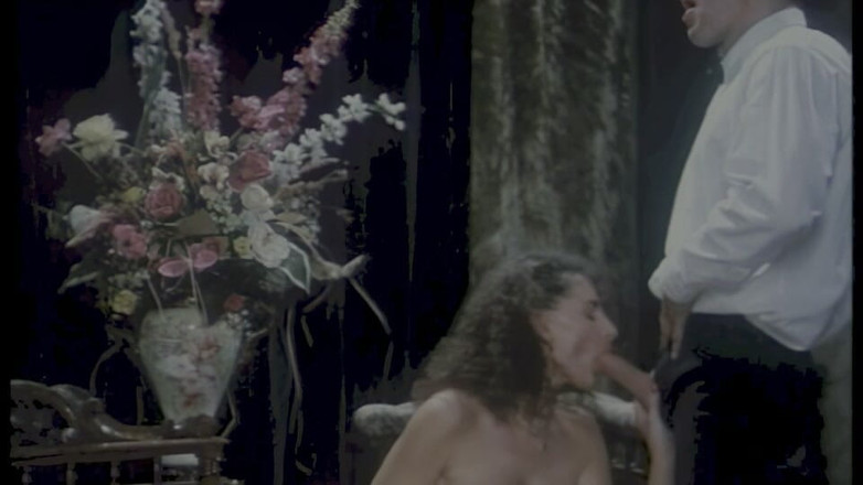 pornitaliangraffiti: Hrabina Sarah Young dostaje spermę na piersi