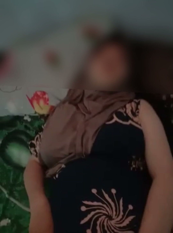 Famly sex: Tesettürlü bir köylü kızın iç çekişi gerçekten çok lezzetli bölüm 2