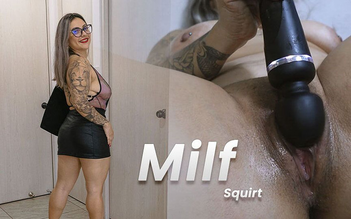 LunaBigBooty: MILF Panas Pulang Dari Parti Untuk Melancap - Sari Kata