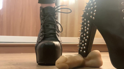 Hairypussyangel: mistress goddes cock palle punizione tacchi in pelle e scarpe...