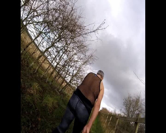 Andy: Прогулянки з одягом