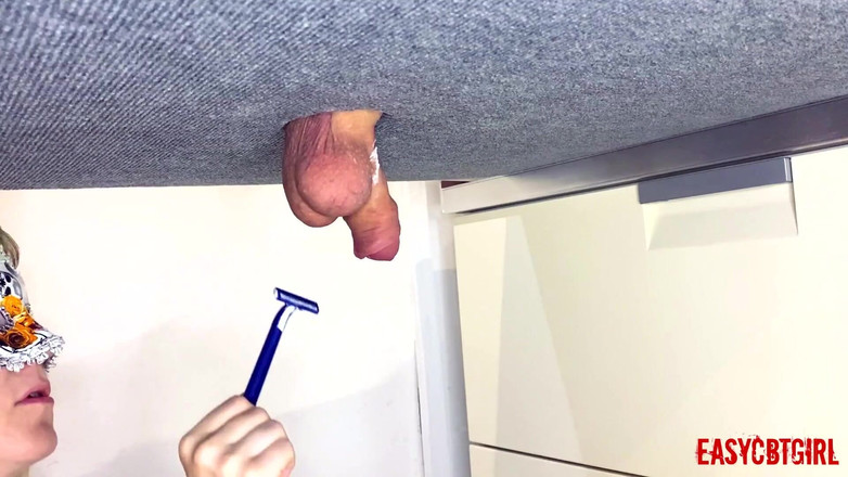 AnnyCandyPainboy: 착유판 Easycbtgirl에서 노예의 공을 면도하는 여주인