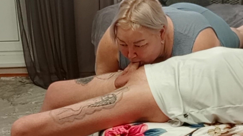 Zona901: La matrigna fa un pompino per godersi lo sperma caldo