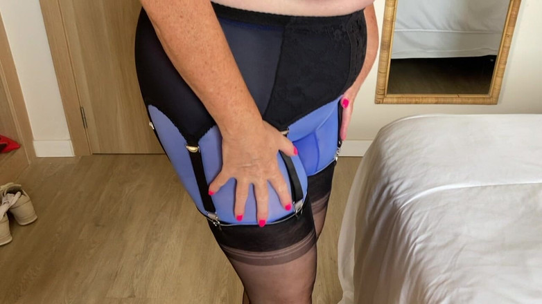 Mr MF: 熟女的脚开始被分层